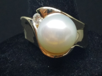 large heavy gold ring customized to hold a giant pearl